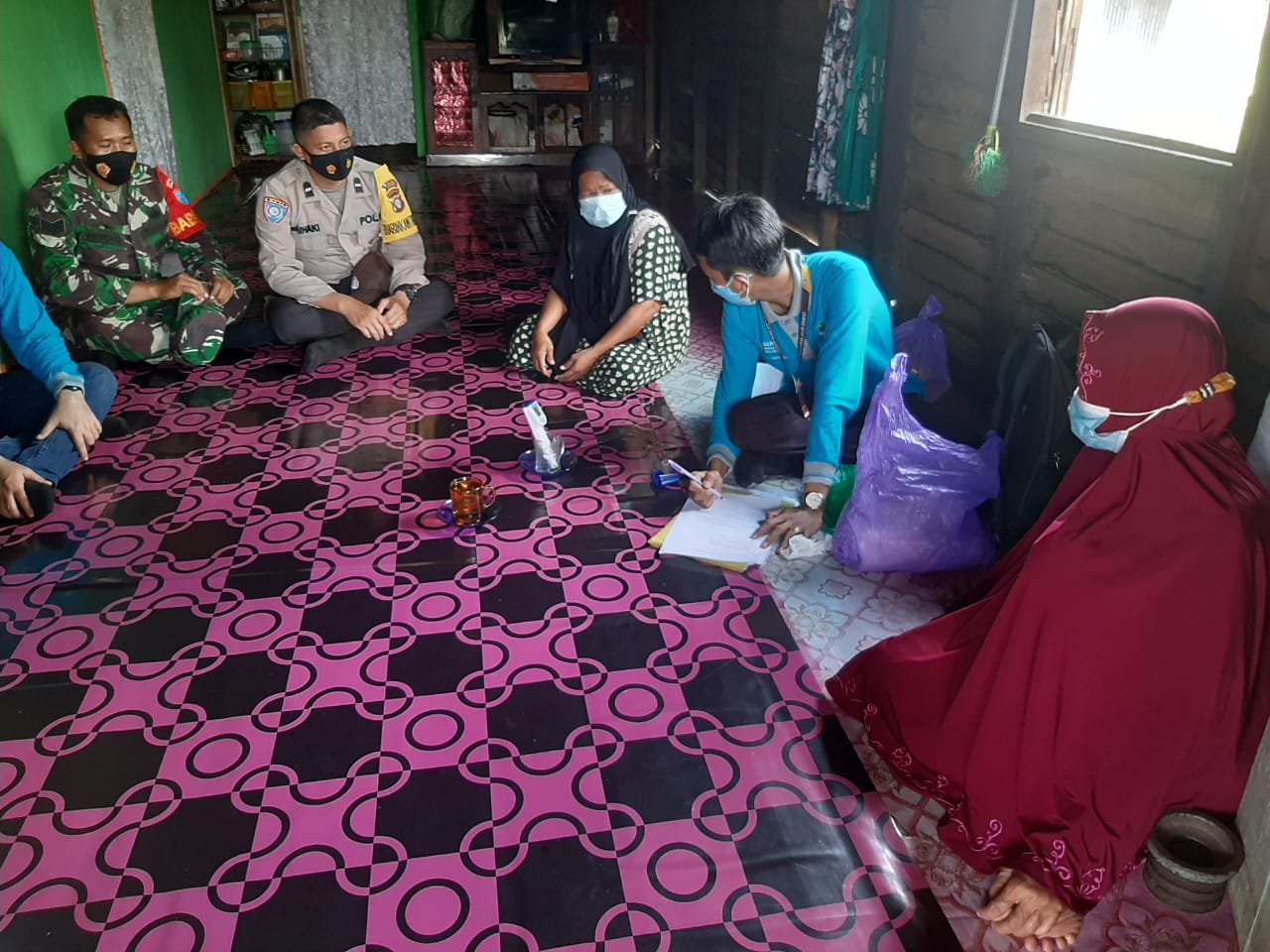 Programkan Liwar Langkar, Sambang Rumah Warga Dari Pintu Ke Pintu Berikan lmbauan