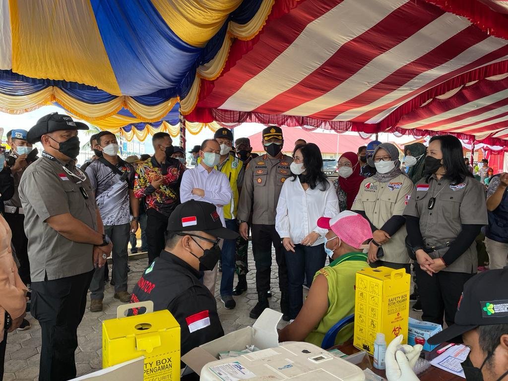 Kapolda Kalteng Tinjau Vaksinasi Serbuan Batalyon Vaksinator di Food Estate Desa Bentuk Jaya A5 Kec. Dadahup