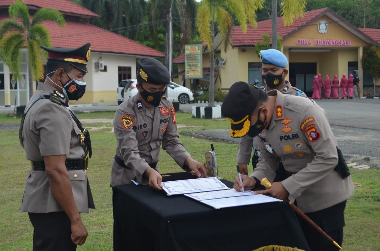 Upacara Sertijab Kasat Intelkam dan Kapolsek Sebangau Kuala Dipimpin Langsung Oleh Kapolres Pulpis