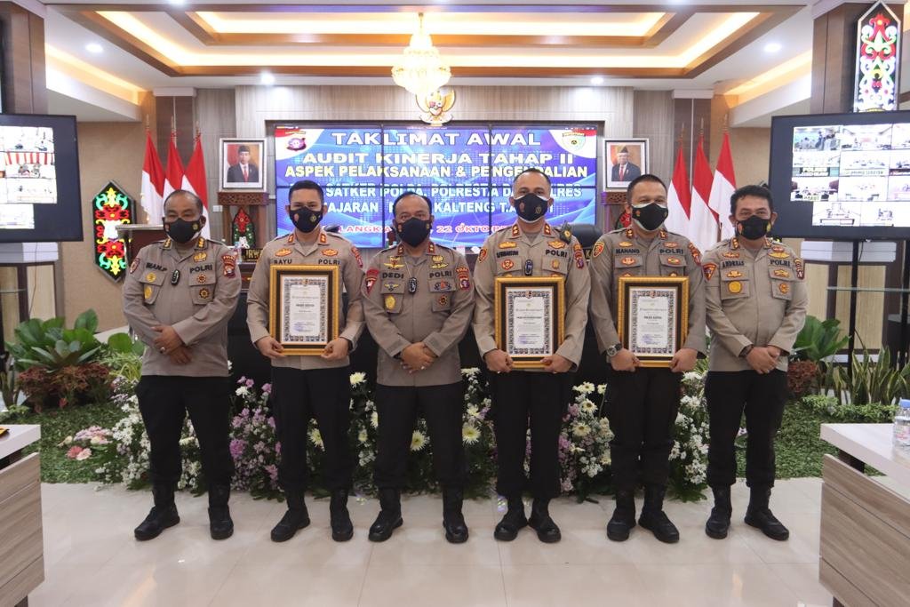 Kapolres Kapuas Terima Penghargaan Kapolda Kalteng