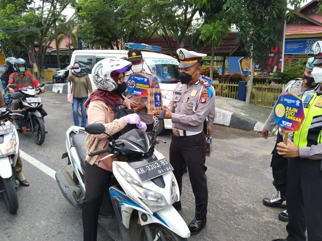 Hadiah Menarik Di Operasi Zebra Bagi Pengendara Oleh Satlantas Polres