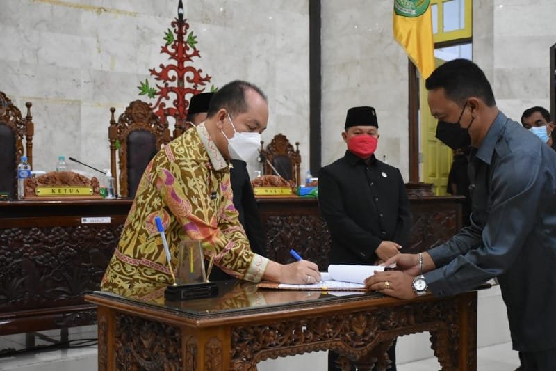 Raperda APBD Tahun Anggaran 2022 Disetujui Menjadi Perda