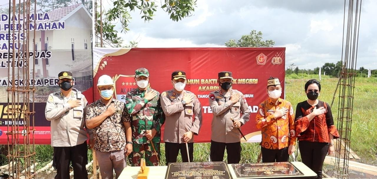 Kapolda Kalteng Resmikan Rumah Presisi Polres Kapuas Sekaligus Berikan Kunci Perumahan Secara Simbolis