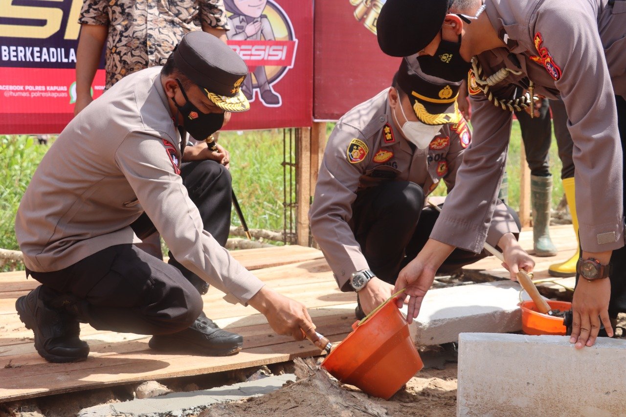 Pembangunan Masjid Al Mila Diawali Peletakan Batu Bata Oleh Kapolda Kalteng