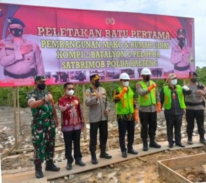 Kapolda Kalteng Letakan Batu Pertama Untuk Pembangunan Marko Brimob Di Murung Raya