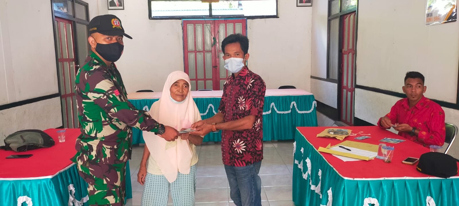 Pemdes Desa Muara Jaan Salurkan BLT Tahap lll Kepada Warga Yang Berhak Menerimanya