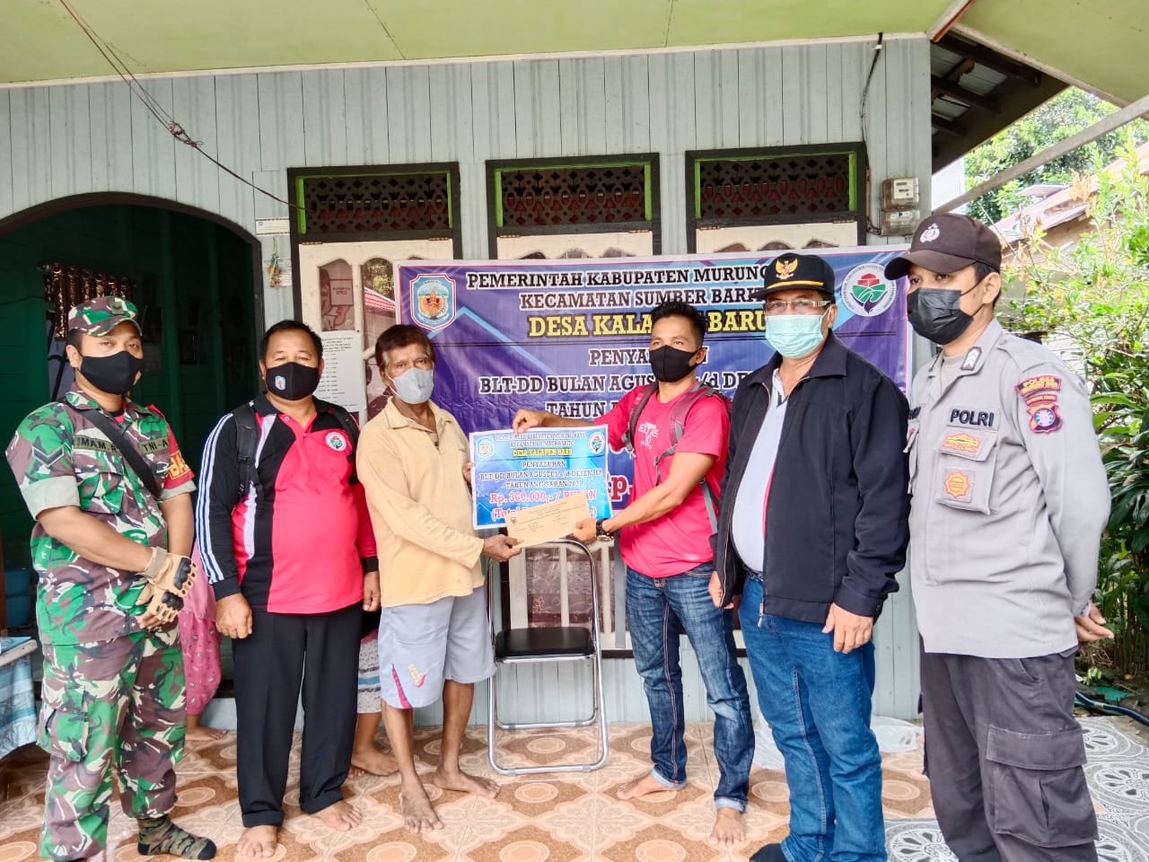 51 KK, Warga Desa Kalapeh Baru Terima BLT-DD, Tahap Telakhir Tahun 2021