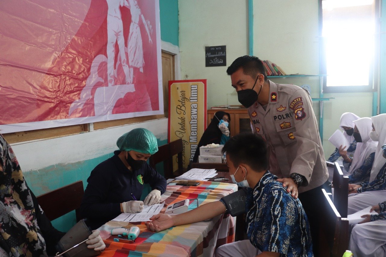Wakapolres Kapuas Tinjau Pelaksanaan Vaksinasi Merdeka Anak 