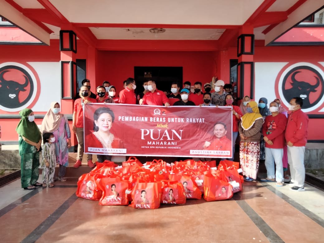 Sebanyak 200 Paket Sembako Di Bagikan Ketua DPC PDI Perjuangan Murung Raya Kepada Masyarakat