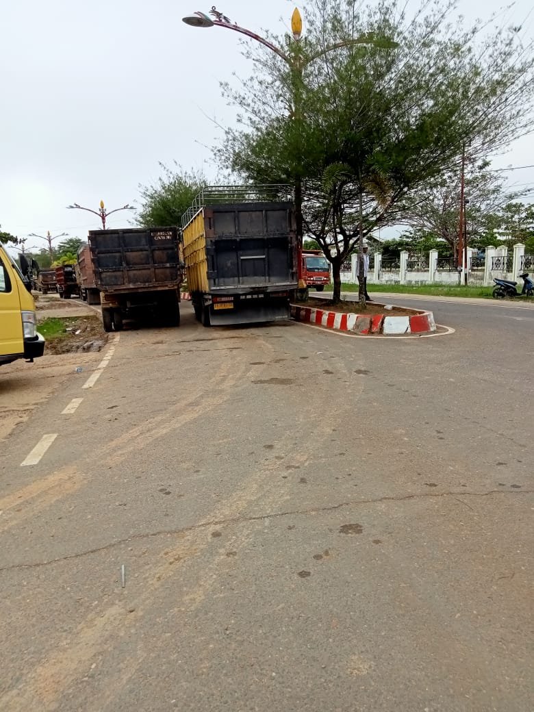 Tindak Tegas Oknum Pelansir Yang sumbat Akses Jalan Umum