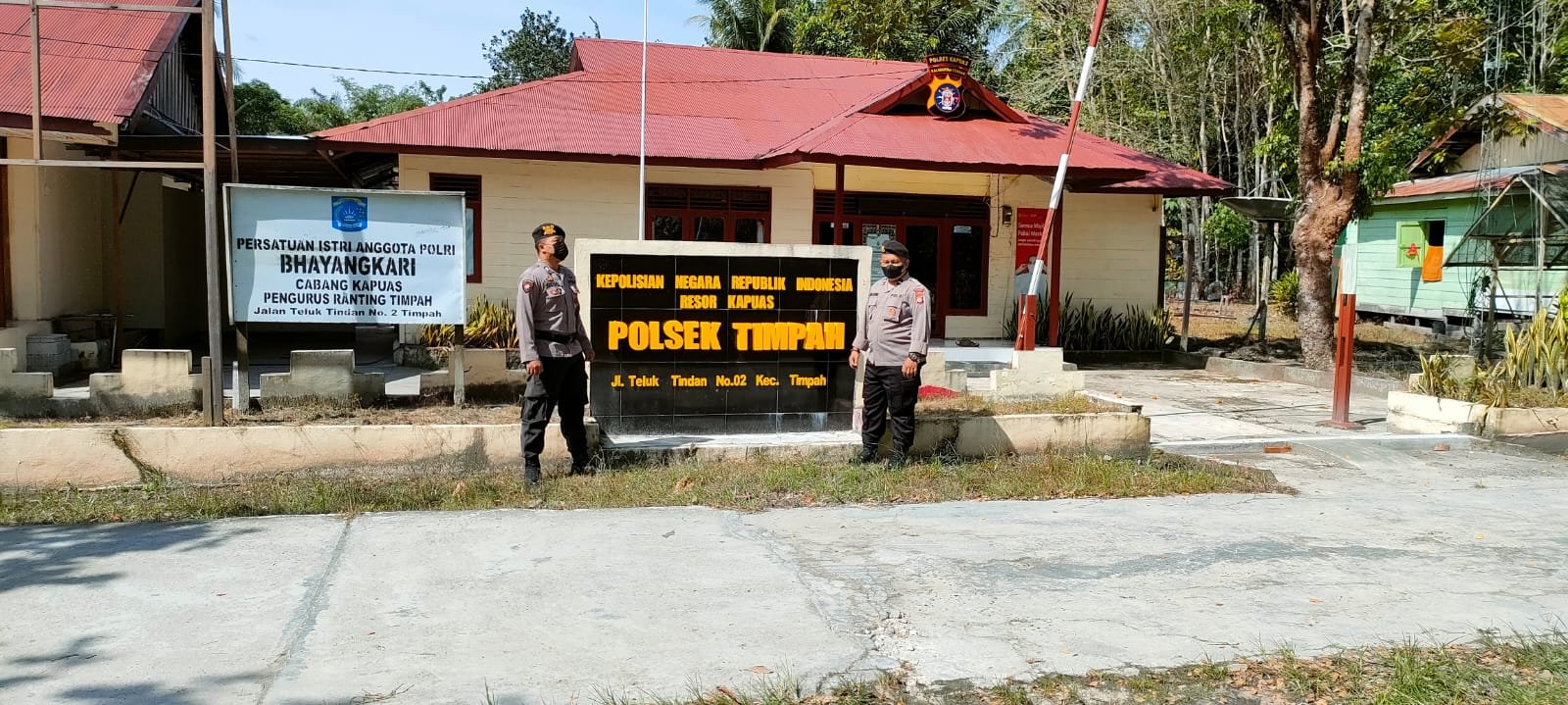 Siaga Mako, Polsek Timpah Melaksanakan Pelayanan Kepolisian Terpadu Dan Rutin Cek Barang Inventaris Dinas