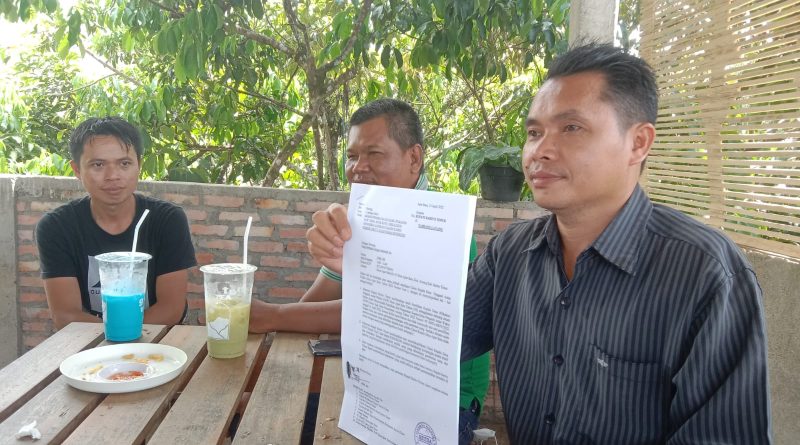 Calon Nomor Urut 1 Pilkades PAW Desa Apar Batu, Edi memberikan keterangan resmi di Tamiang Layang, Senin (18/4) kemarin.
