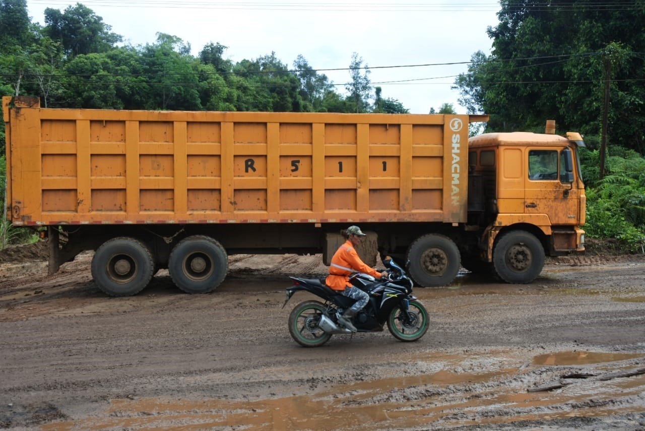 DT Tak Bertuan Halangi Hauling Road CV MJM di Bartim