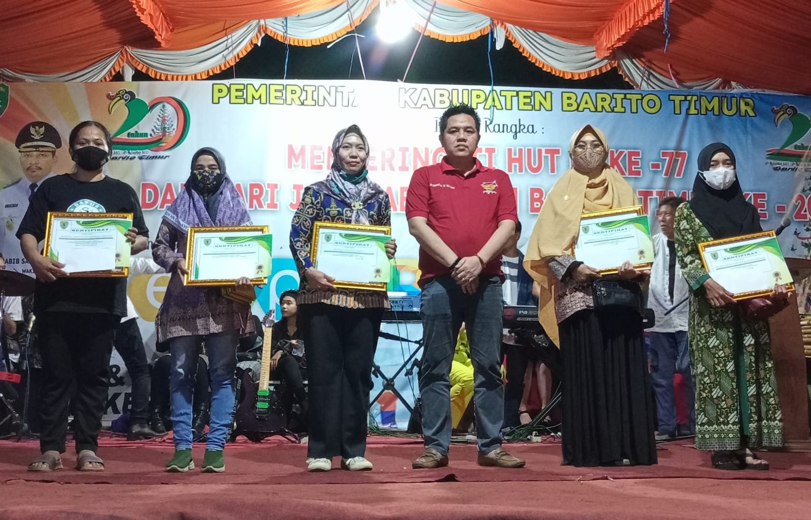 Dapur Bu Tanti dengan Produk Keripik Pisang Manurun Juara 1 UMKM pada Expo Bartim 2022