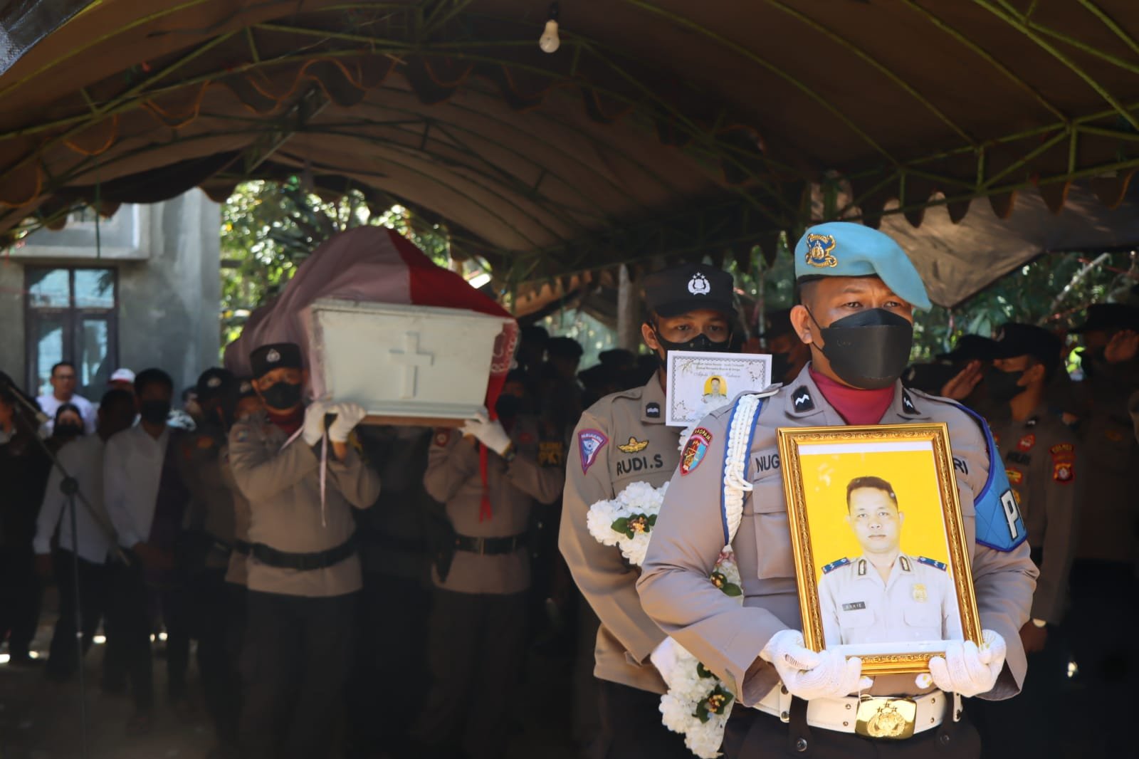 Kapolres Bartim Pimpin Pemakaman Aipda Bonie Siahaan Secara Kedinasan