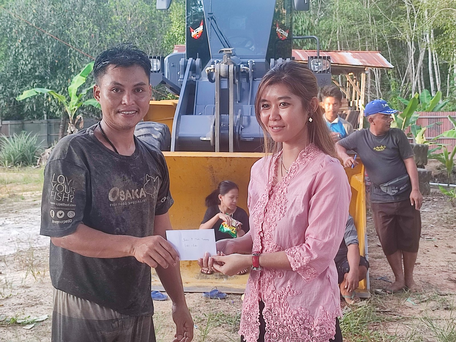 Lomba HUT RI ke-77 di Desa Matabu Bergelora Bersama Winda Sari