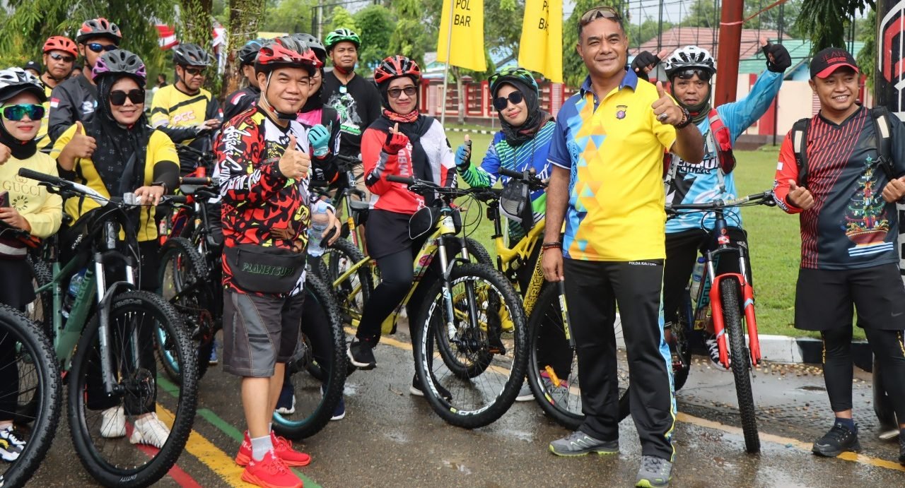 Bupati Bartim dan Ratusan Pesepeda Ikuti Fun Bike “Cycling for Blue Sky” Polres Bartim
