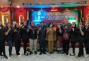 Ketua Batamad Kabupaten Murung Raya, Heriyus M Yoseo berpose bersama para anggotanya di Kantor Aula DAD Puruk Cahu, Selasa (27/9). Dok. FH