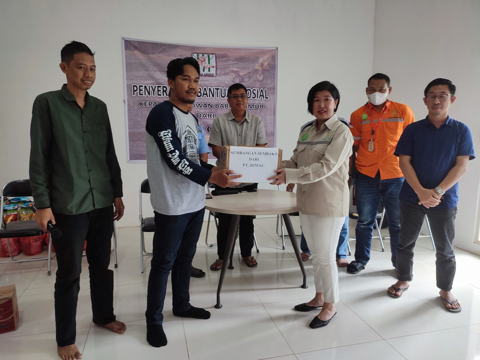 Peduli Insan Pers di Bartim, Rimau Group Beri Bantuan Bahan Pangan