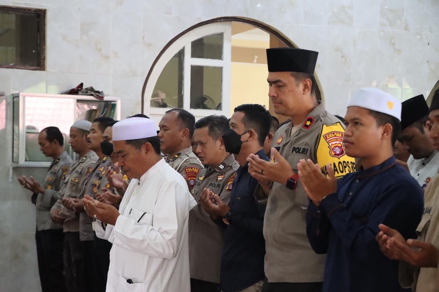 Turut Berduka, Polres Bartim Gelar Sholat Ghoib dan Doa Bersama untuk Korban Insiden Kanjuruhan