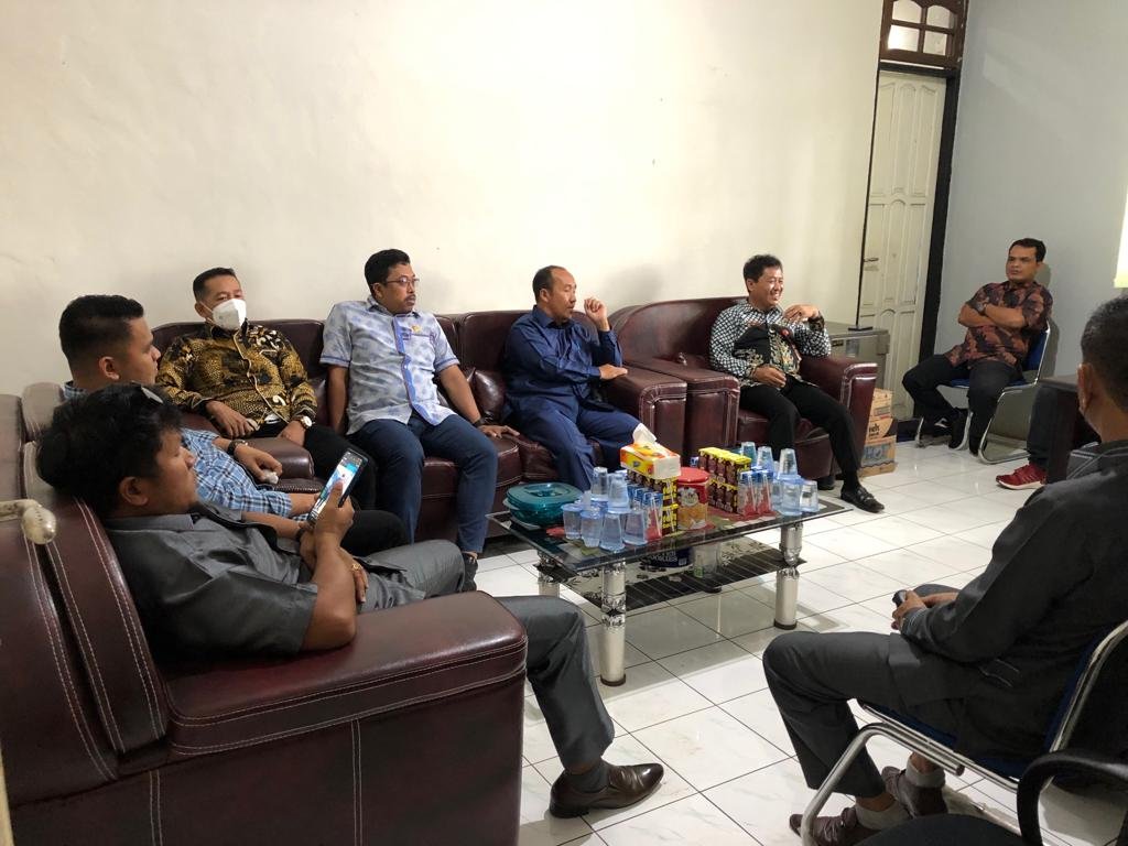 Diskominfosantik Bartim Terima Kunker Komisi III DPRD Balangan, Konsultasikan Kerjasama Media Massa