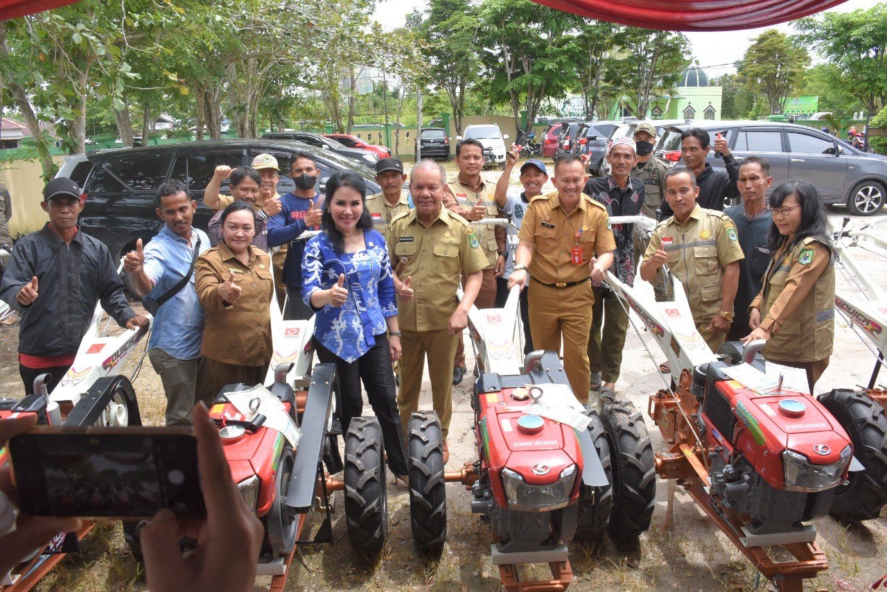 Bupati Kapuas Apresiasi Kepedulian Bantuan Aspirasi Anggota DPR Rl Ary Egahni Ben Bahat SH MH