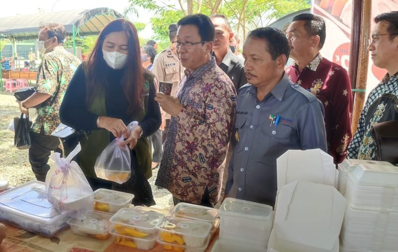 Wabup Bartim Buka Bazar Mini UMKM