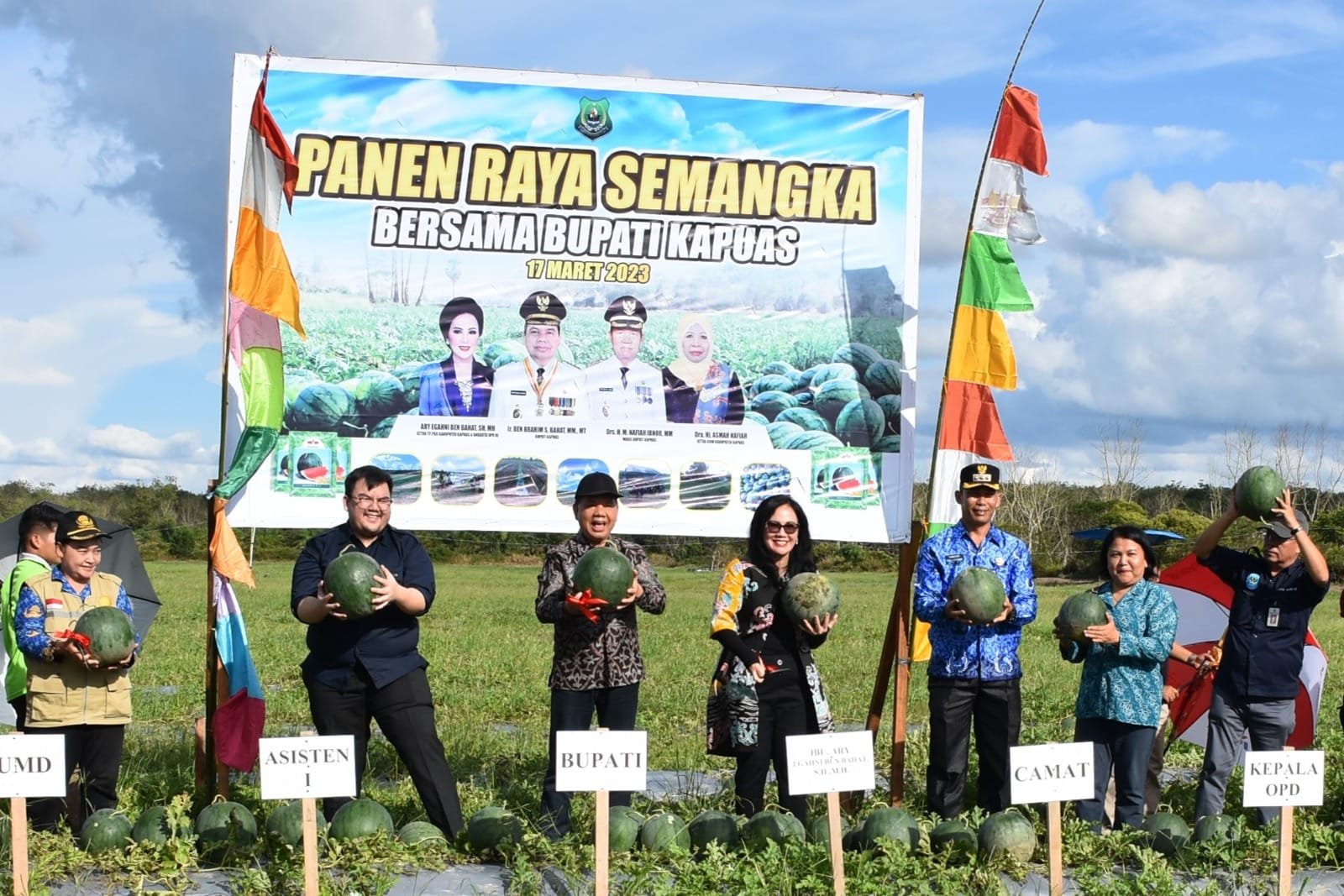 Ben Brahim Panen Raya Buah Semangka di Desa Manyahi