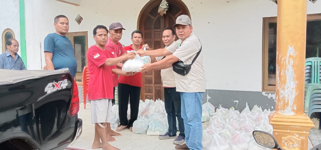 Mantap! PT REM Bantu Warga Desa Bantai Napu Terdampak Banjir