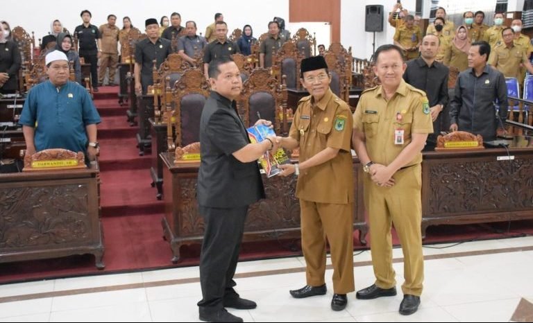 Wabup Sampaikan LKPJ Tahun 2022 ke DPRD Kapuas