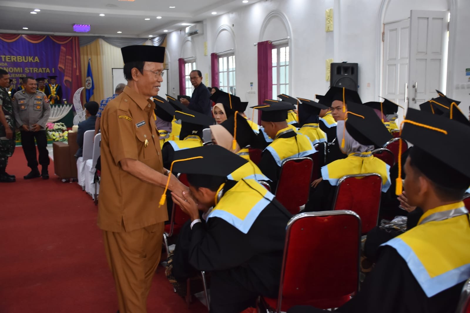 Wabup Hadiri Wisuda Sarjana STIE Kuala Kapuas