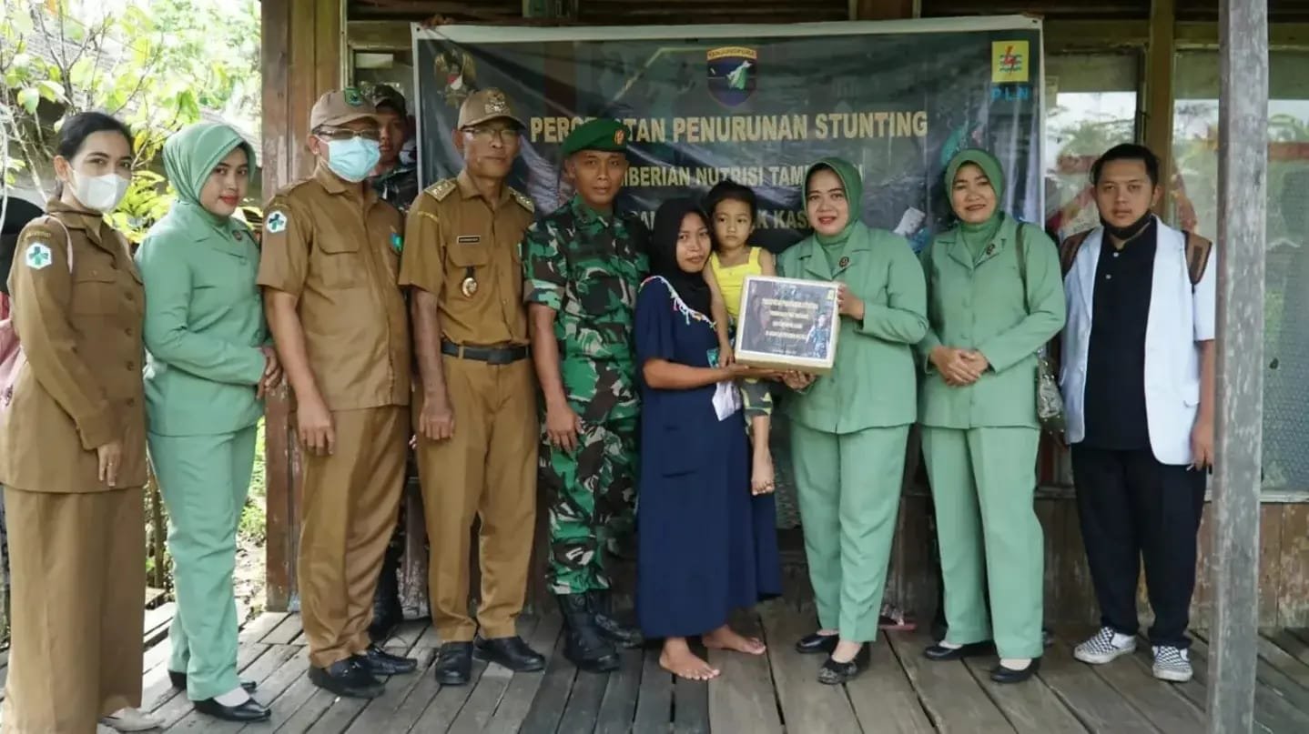 Kodim Kapuas Serahkan Bantuan KSAD Jenderal TNI Dudung Abdurrahman