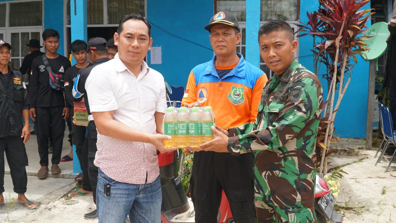 Kodim 1011/Kuala Kapuas Serahkan Bantuan Kepada Korban Banjir di Kapuas Tengah