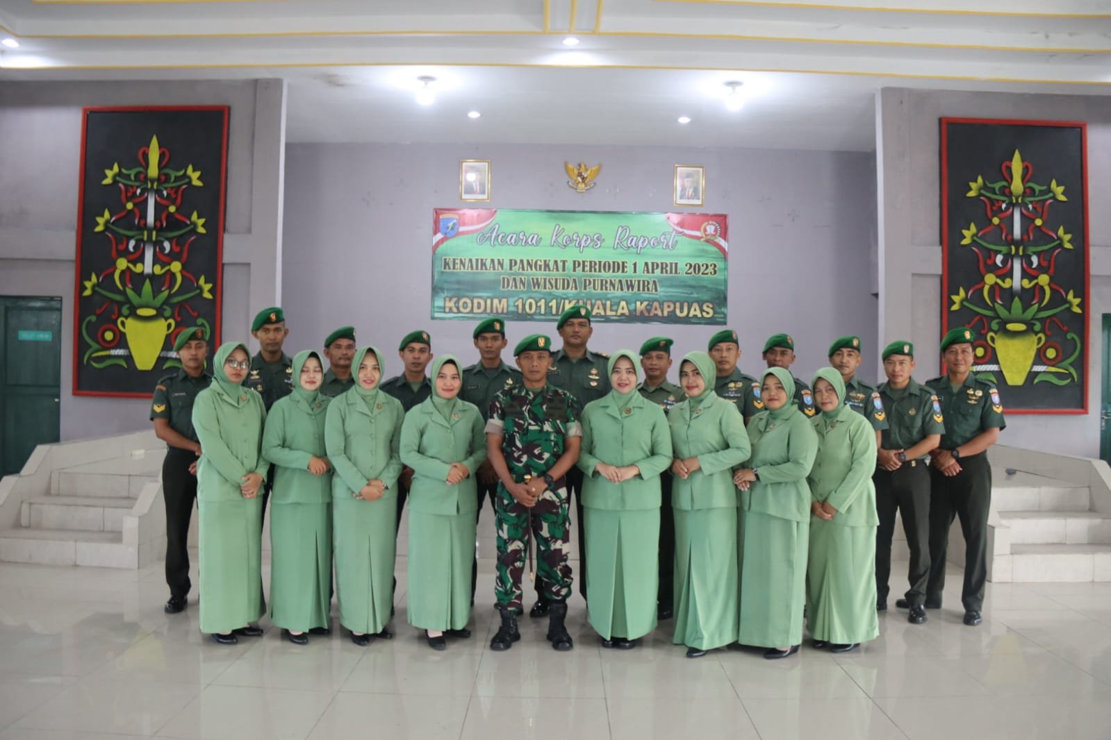 Dandim 1011/Klk Pimpin Upacara Kenaikan Pangkat dan Wisuda Purna Tugas.