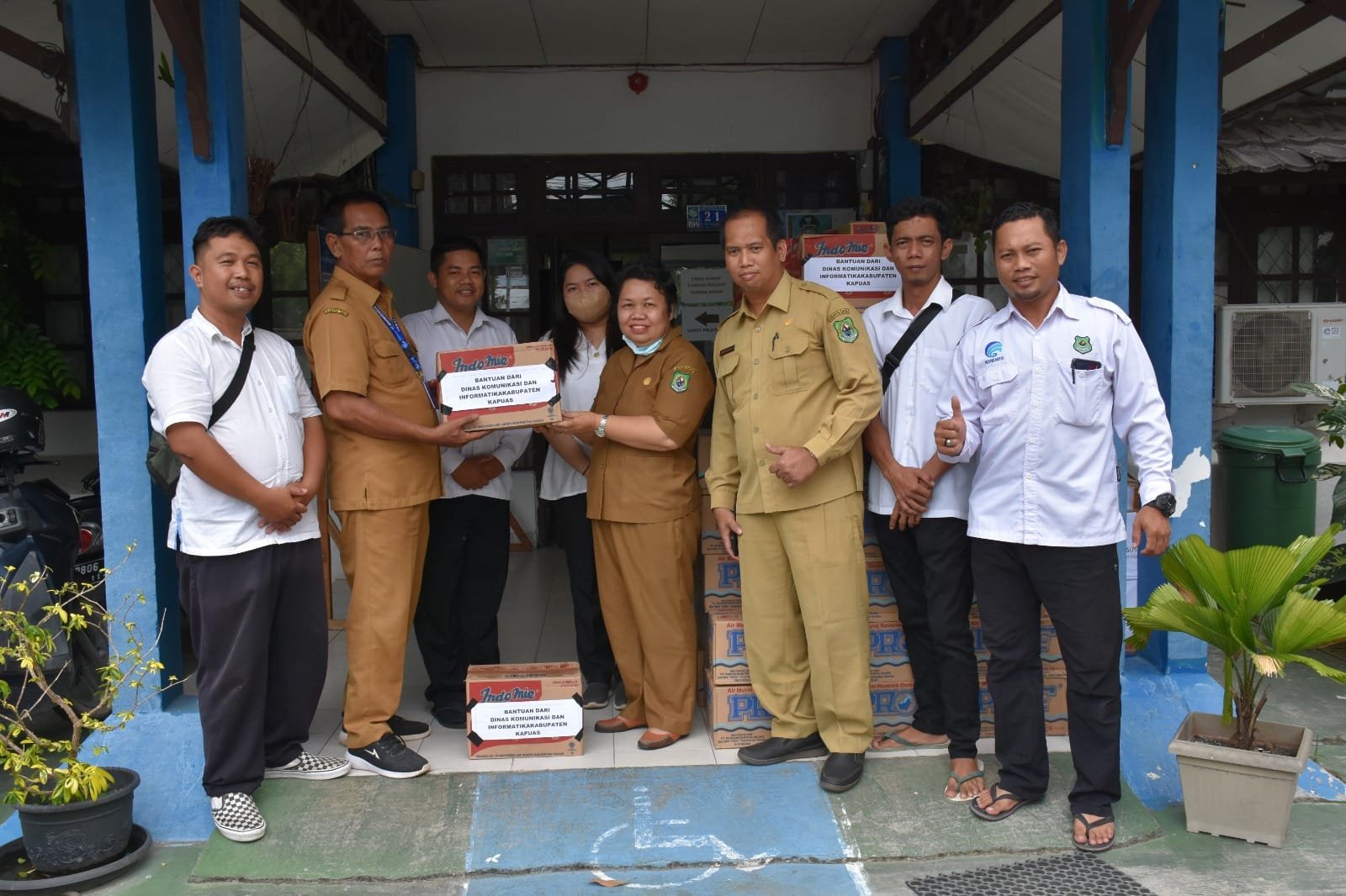 Peduli Bencana Banjir Bandang di Kapuas, Diskominfo Salurkan Bantuan
