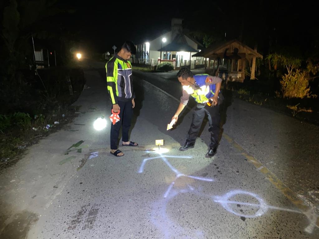 Satlantas Polres Bartim Gerak Cepat TPTKP Kecelakaan Maut di Jalan Ampah – Buntok