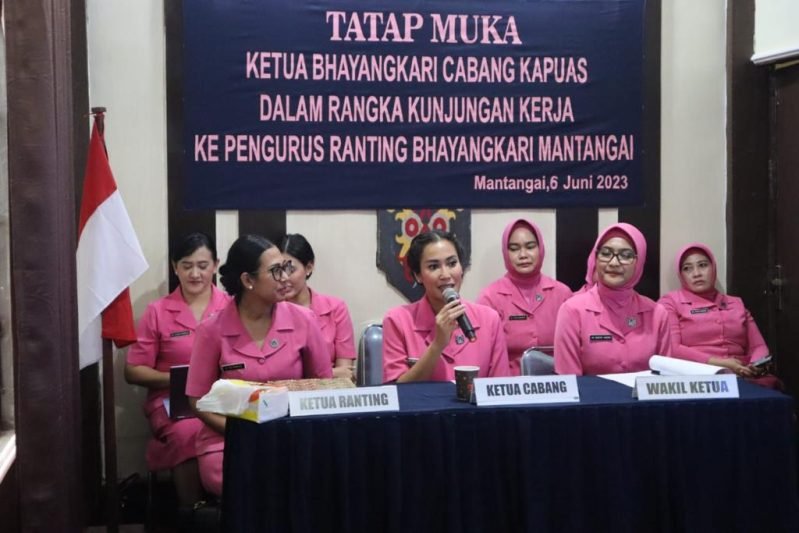 Kunjungan Kerja Ketua Bhayangkari ke Ranting Mantangai
