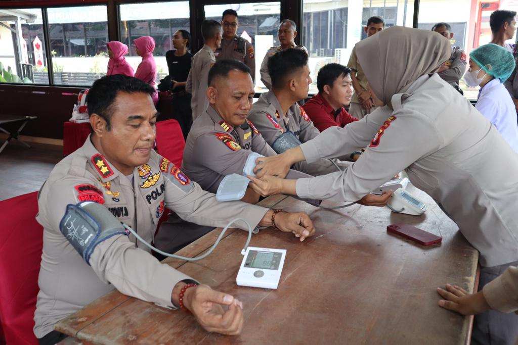 HUT Bhayangkara ke-77, Polres Bartim Adakan Baksos Donor Darah