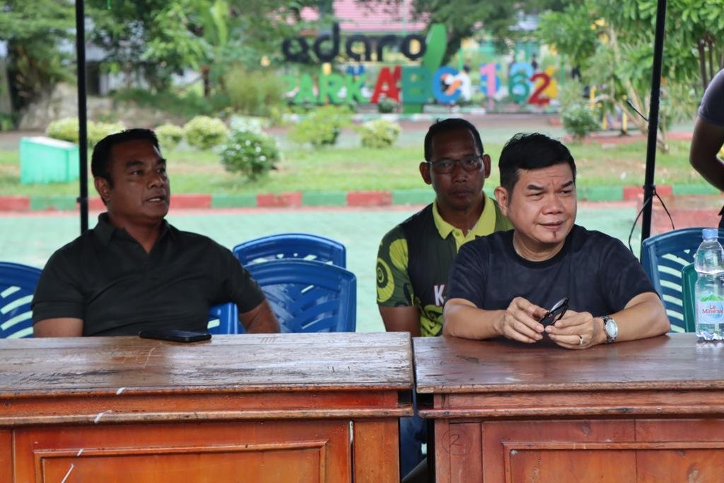 Kapolres dan Bupati Bartim Duduk Bareng Tonton  Pertandingan Bola Voli 