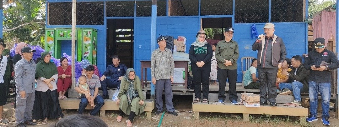 Urunan, DPRD Murung Raya Salurkan Bantuan untuk Korban Kebakaran di Desa Tumbang Bondang