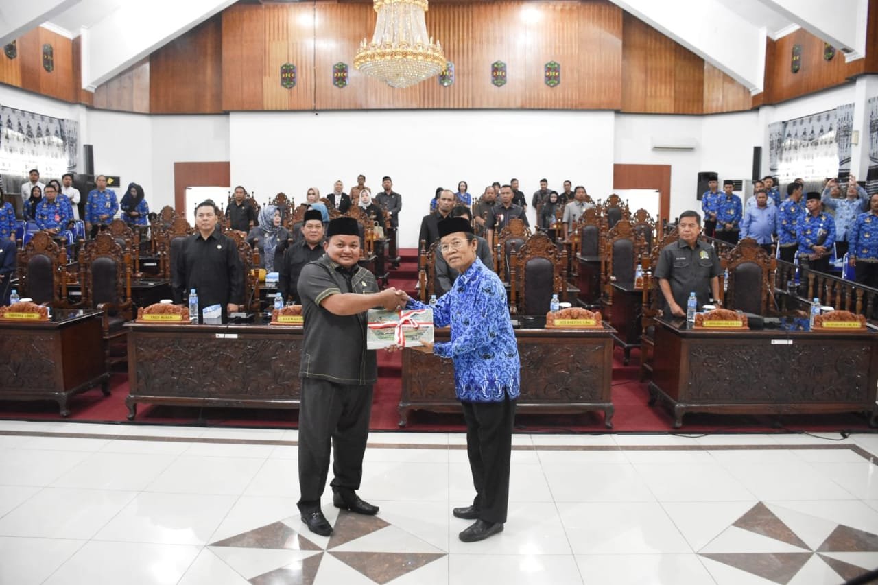 Plt Bupati Kapuas Sampaikan Dua Agenda Pada Rapat Paripurna Ke-4 Tahun 2023