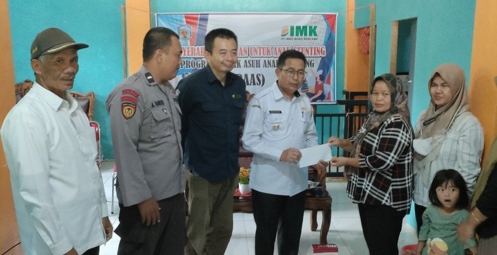 Wabup Rejikinoor Serahkan Bantuan untuk Anak Stunting 