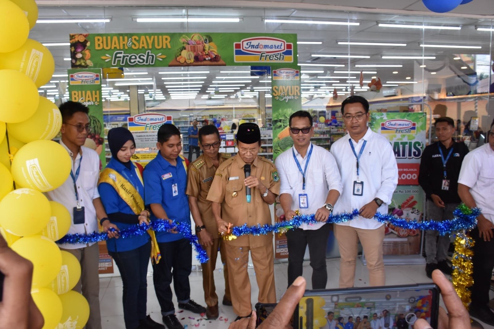 Plt Bupati Kapuas HM Nafiah Ibnor Gunting Pita, Resmikan Indomaret Fresh Pertama di Kabupaten Kapuas