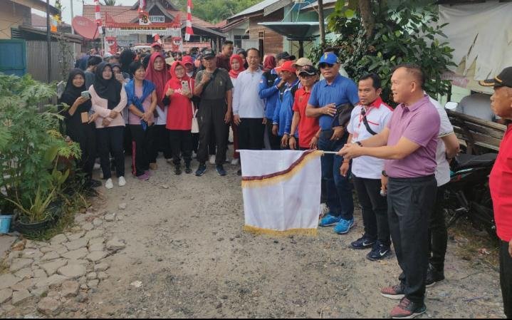 Sekda Lepas Jalan Santai Warga Desa Pulau Telo