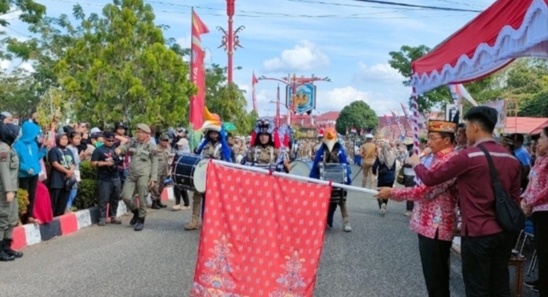 Bupati Murung Raya Lepas Peserta Karnaval Budaya