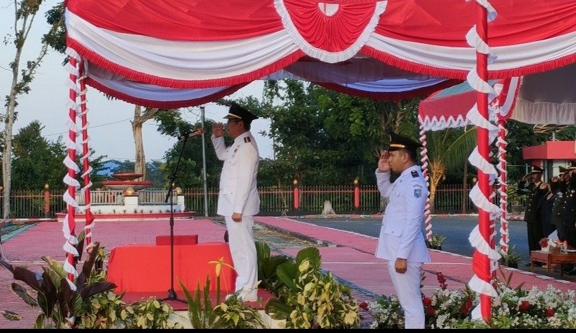 Wabup Mura Rejikinoor Pimpin Upacara Penurunan Bendera HUT ke-78 RI