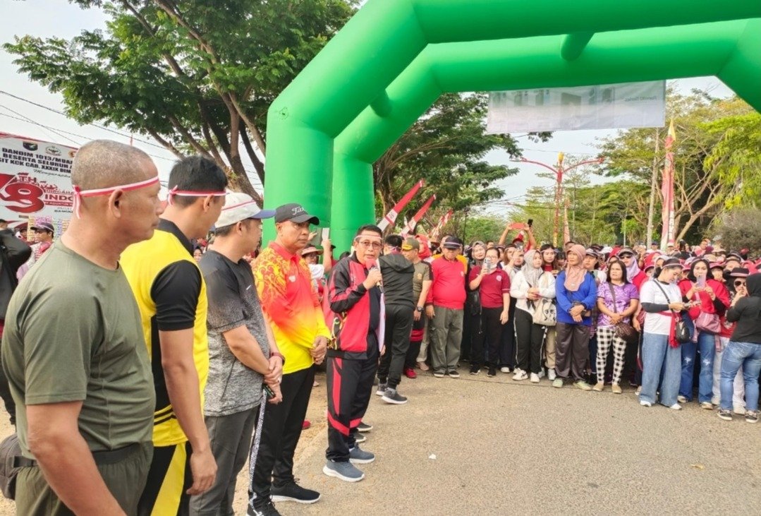 Wabup Rejikinoor Lepas Peserta Jalan Sehat