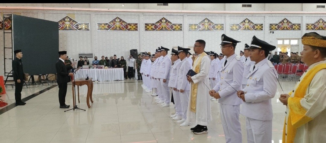 Bupati Perdie M Yoseph Lantik 34 Kades Terpilih, Ini Harapannya