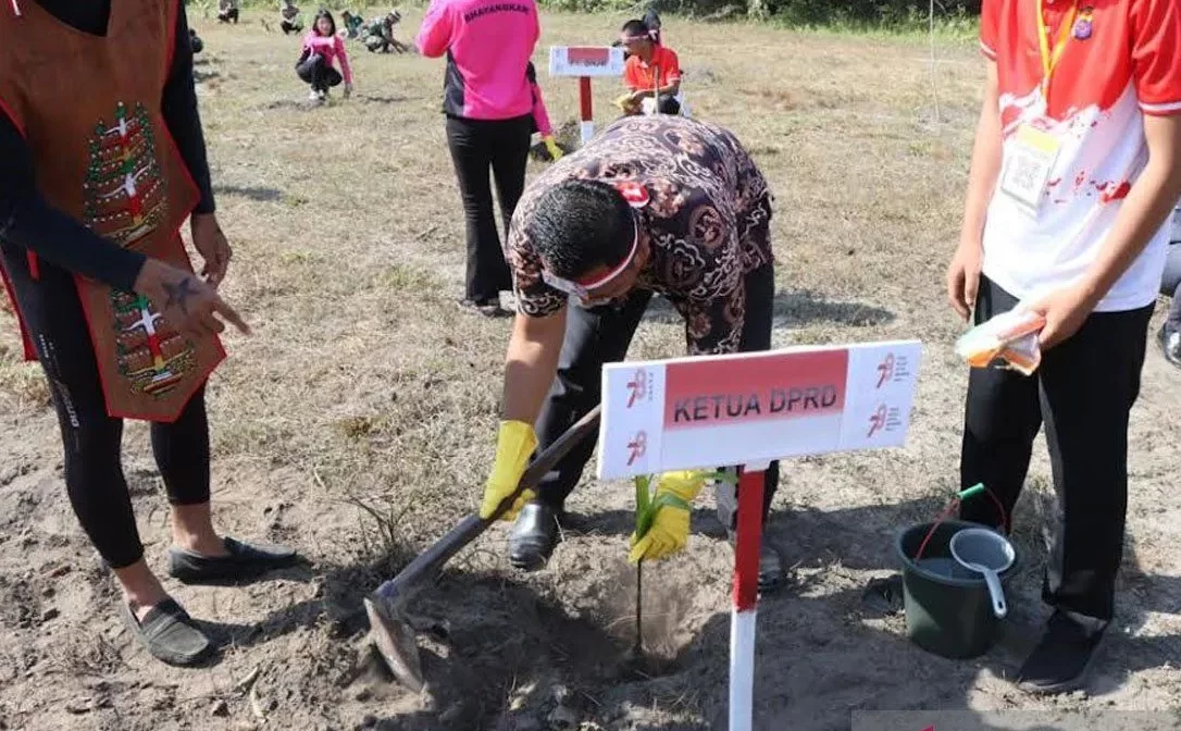 DPRD Apresiasi Langkah Polri Lakukan Penanaman Pohon di Bartim
