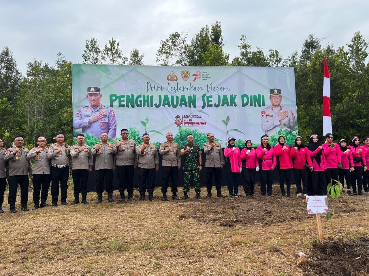 Kapolda Kalteng dan Kapolri lakukan Penanaman Pohon Serentak seluruh Indonesia